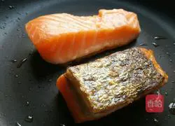 Illustration of how to make dry-fried salmon 5