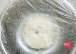 Illustration of how to use electric pancakes as beef filling pizza 2