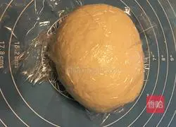 Illustration of how to make bacon, corn and onion pizza 4