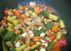 Gongbao diced pork Practice illustration 5