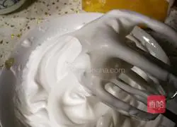 Illustration of how to make chiffon cake 3