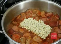 Illustration of how to make Korean kimchi noodles 5 