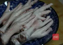 Illustration of how to make delicious marinated chicken feet with wine 2
