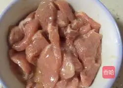 Illustration of how to make Sha Cha Beef and Stir-fried Green Pepper 2