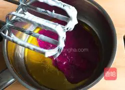 Illustration of how to make dragon fruit chiffon cake 8