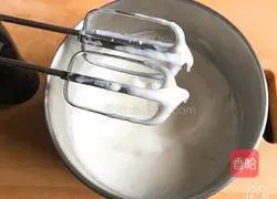 Illustration of how to make dragon fruit chiffon cake 4