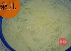 Illustration of how to make golden salad with anchovy shrimp 2