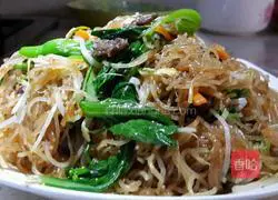 Illustration of how to make beef fried rice noodles 7