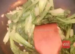 Illustration of how to make stir-fried Shanghai greens 5