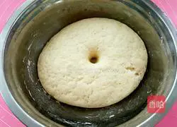 Illustration of how to make bacon rolls 7