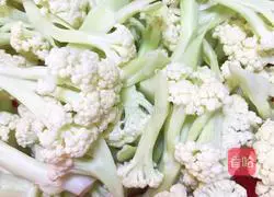 Illustration of how to make fried cauliflower with pizza sauce 1