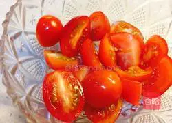 Illustration of how to make fried beef patties with red stew sauce 8