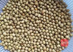 Illustration of how to make a donkey roll 2