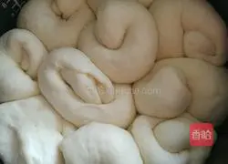 Illustration of how to make bread in a rice cooker 2