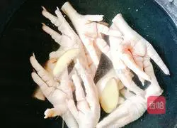 Braised chicken feet Practice illustration 2