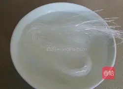 Tomato Beef Vermicelli Soup Recipe Illustration 1