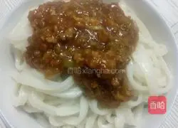 Illustration of how to make braised noodles with pickled cabbage 10