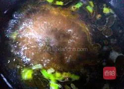 Illustration of how to make kimchi wontons 2