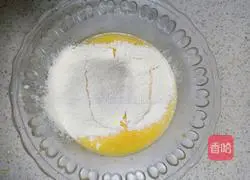 Illustration of how to make red yeast chiffon cake 2