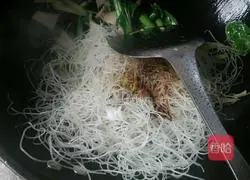 Illustration of how to make stir-fried rice noodles 7