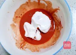 Illustration of how to make red yeast chiffon cake 6