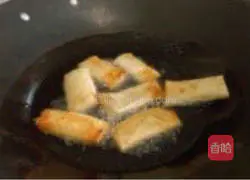 Illustration of how to make bean paste spring rolls 5