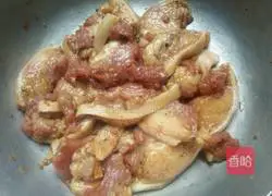 Illustration of how to make steamed pork with millet flour 7