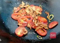 Illustration of how to make vegetable shredded pork noodles 4