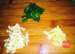 Illustration of how to steam whole eggplant with folded ear root 7