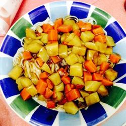 Braised noodles with potatoes and carrots