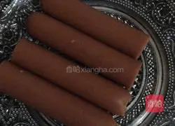 Illustration of how to make mummy sausage bread 3