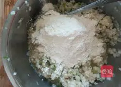 Illustration of how to make tomato sauce and radish meatballs 4