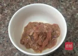 Illustration of how to make seafood mushrooms in oyster sauce 3