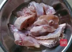 Illustration of how to make braised chicken wings with black mushrooms 2