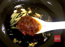 Illustration of how to make spicy beef noodles 8