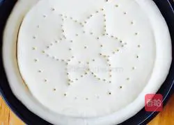 Illustration of how to make shrimp and bacon pizza 3