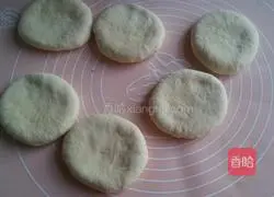 Illustration of how to make bean paste flower bread 7
