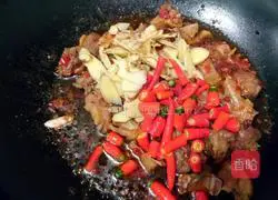 Illustration of how to cook duck with smoked bamboo shoots 10