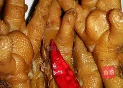 Illustration of how to braise chicken feet in rice cooker 5