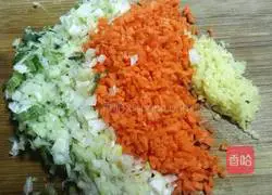 Illustration of how to make steamed mutton dumplings 3