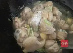 Illustration of how to cook potatoes and chicken stew 4