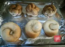 Illustration of how to make fancy European bags 7