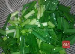 Illustration of how to make fried bacon with folded ear root 5