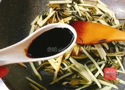 Illustration of how to make fried shredded eel with wild rice 12