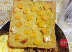 Illustration of how to make cheese bread slices 4