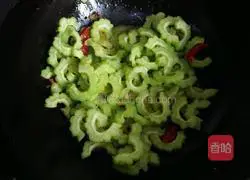 Illustration of how to make bitter melon and fried bacon 7