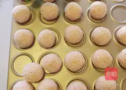 Illustration of how to make pink memories (coconut balls) 17