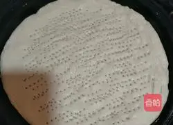 Illustration of how to make pizza with an electric baking pan 1