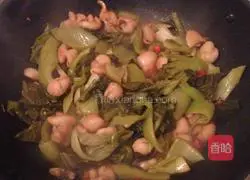 Illustration of how to cook large intestine with pickled cabbage 8