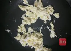 Illustration of how to make fried rice noodles with eggs 5